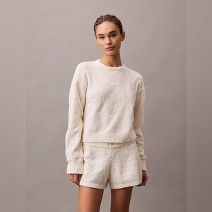 Calvin Klein Womens White/Cream Crewneck Sweater Medium Cozy Fluffy Fall